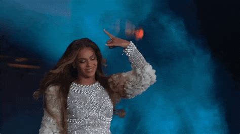 beyonce gif dance|beyoncé halo gif.